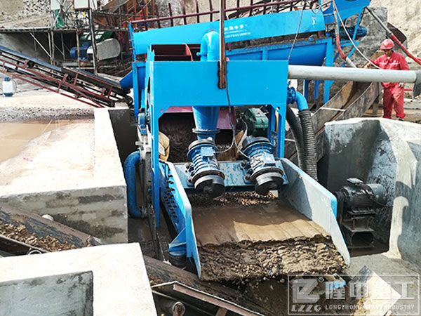 整潔有序的洗砂機工作現場(chǎng)