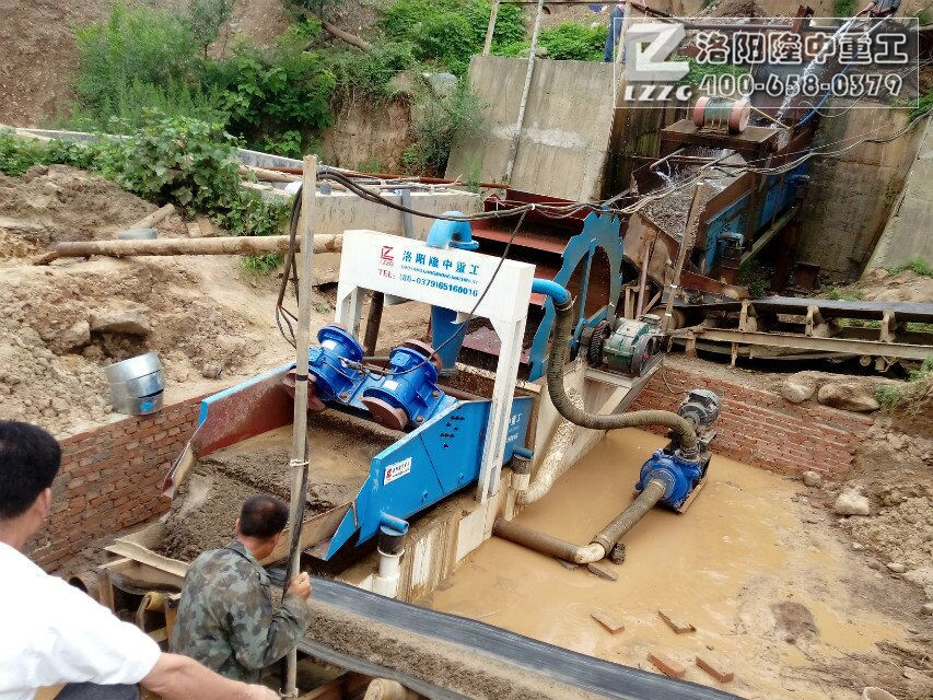 云南麗江洗砂機工作現場(chǎng)
